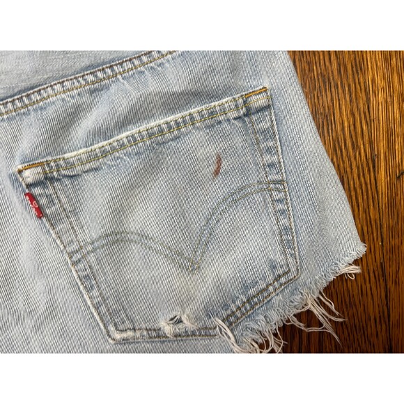 Vintage Levis 501 Blue Denim Cut Off Raw Hem Summer Shorts Women's Size 33 - Picture 10 of 10